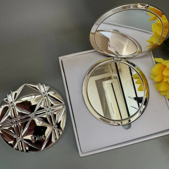 Dior Silver Compact Mirror GWP⚡️FLASH SALE! - Picture 2 of 5